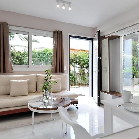 Alekos Luxury Suites Free 24H Transportation From - To Airport Loútsa Exterior foto