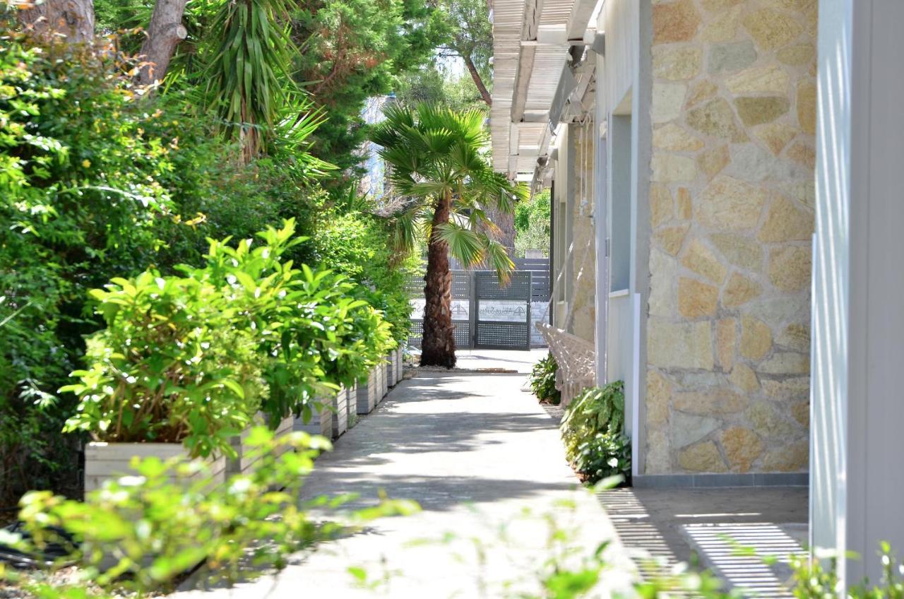 Alekos Luxury Suites Free 24H Transportation From - To Airport Loútsa Exterior foto