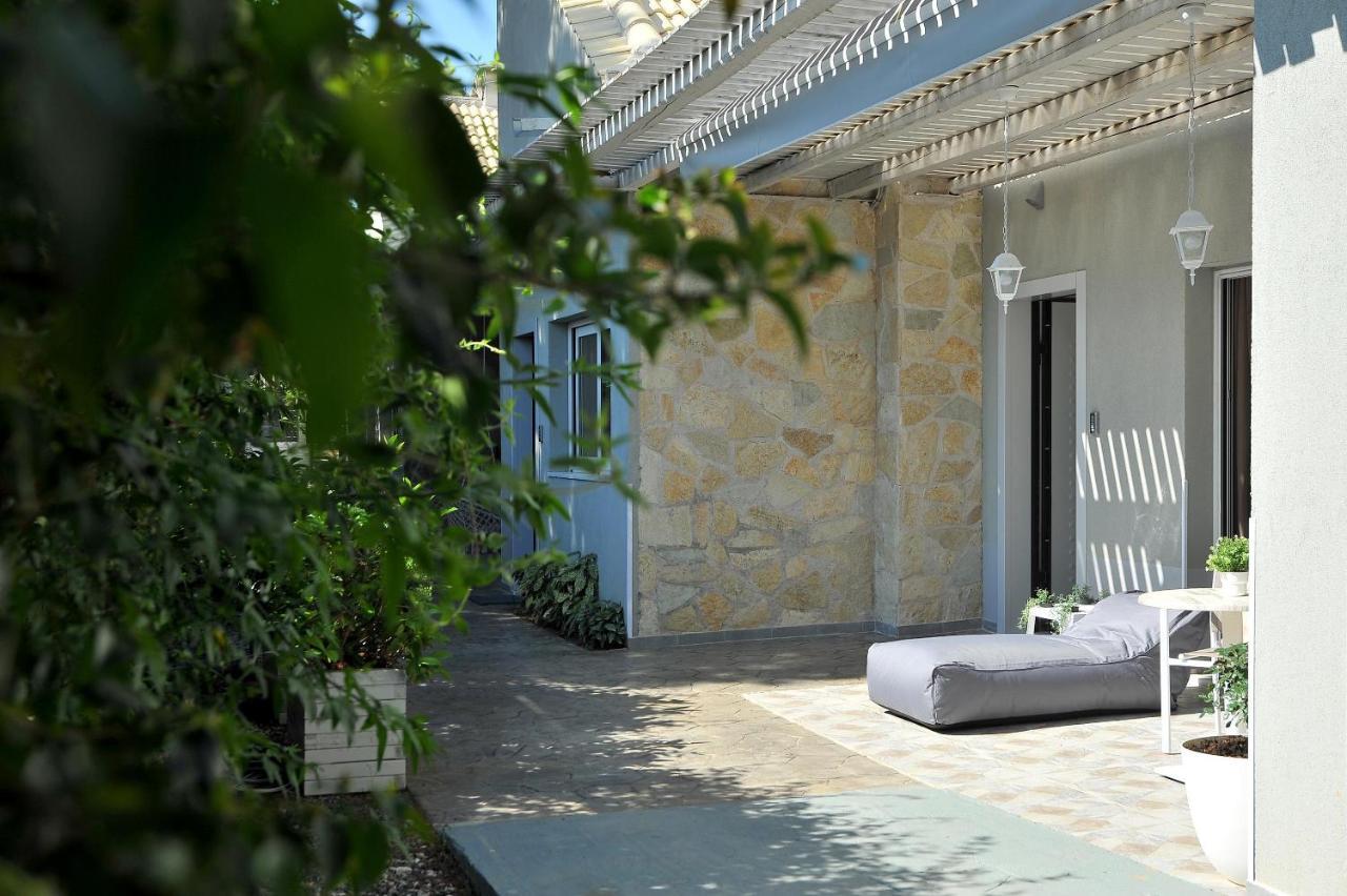 Alekos Luxury Suites Free 24H Transportation From - To Airport Loútsa Exterior foto