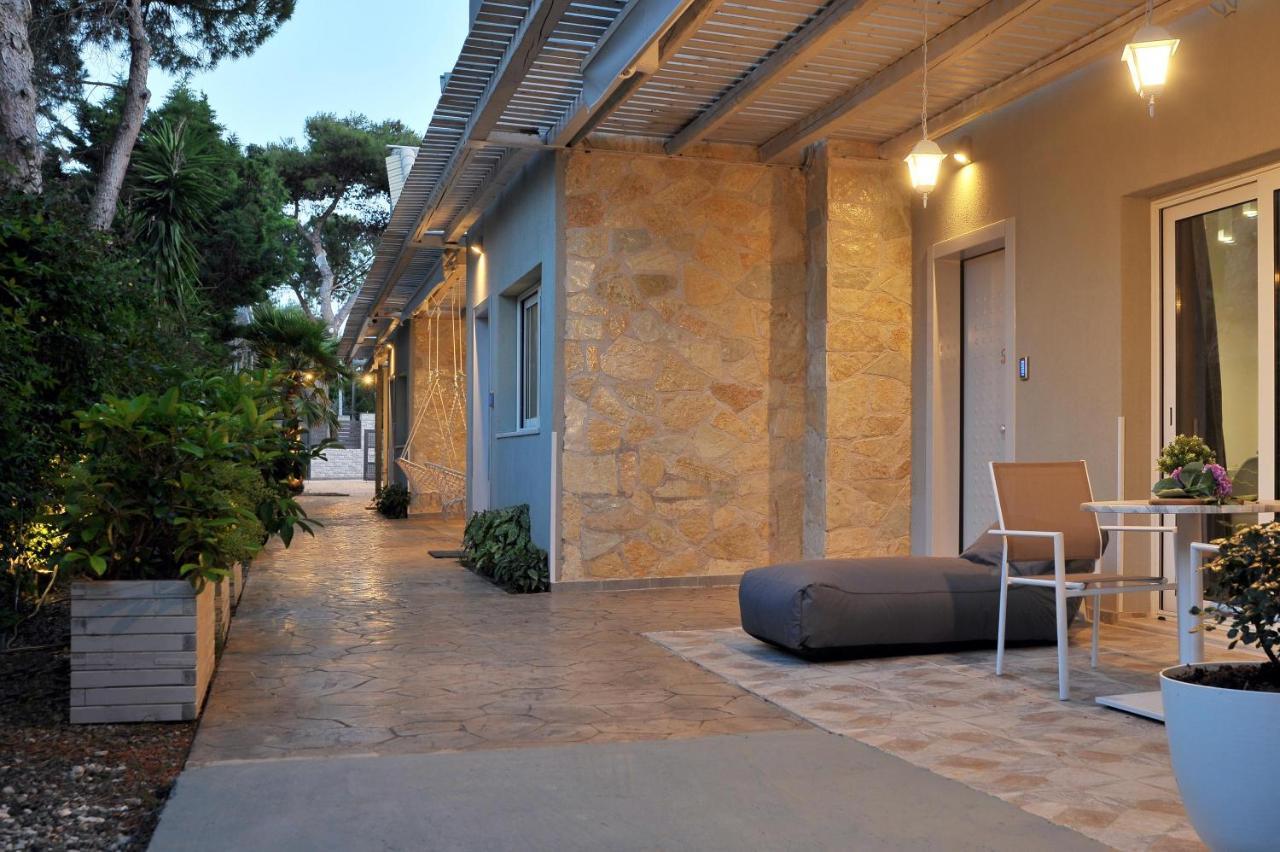 Alekos Luxury Suites Free 24H Transportation From - To Airport Loútsa Exterior foto
