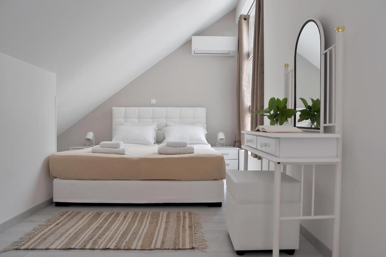 Alekos Luxury Suites Free 24H Transportation From - To Airport Loútsa Exterior foto
