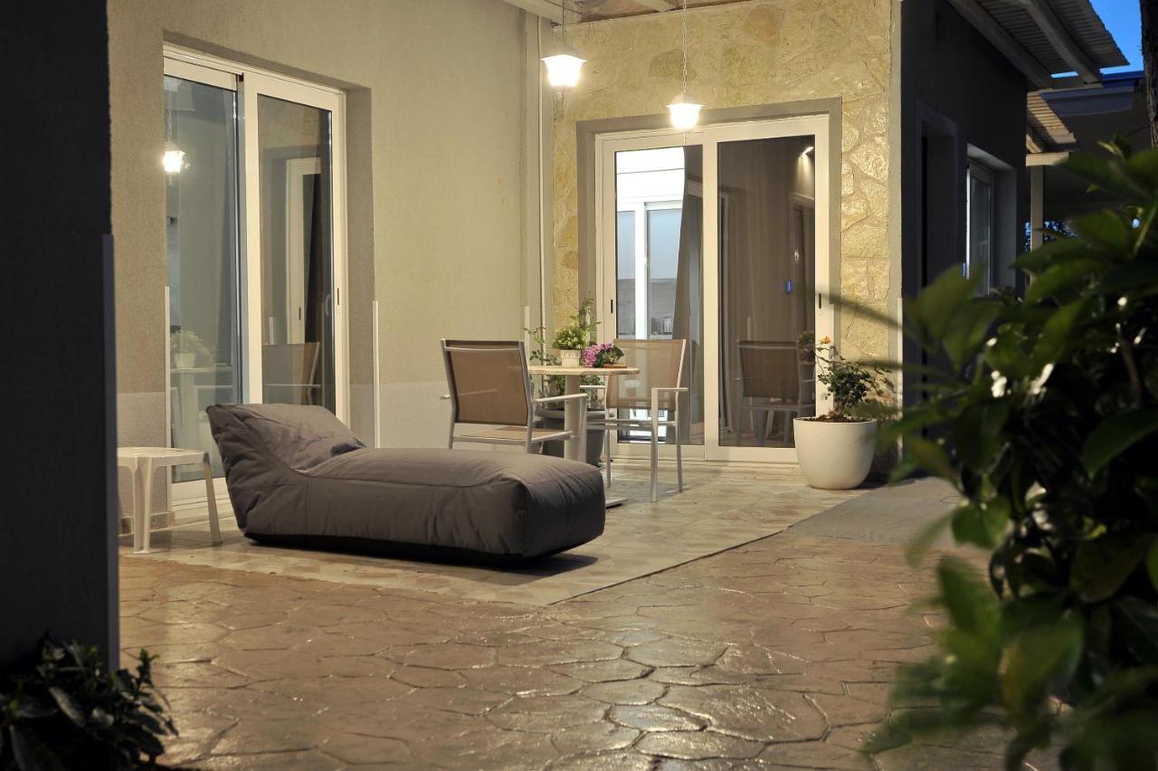 Alekos Luxury Suites Free 24H Transportation From - To Airport Loútsa Exterior foto
