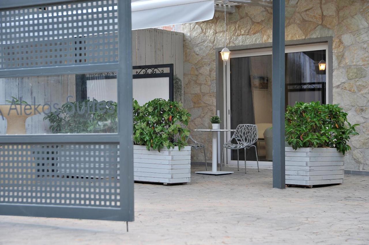 Alekos Luxury Suites Free 24H Transportation From - To Airport Loútsa Exterior foto