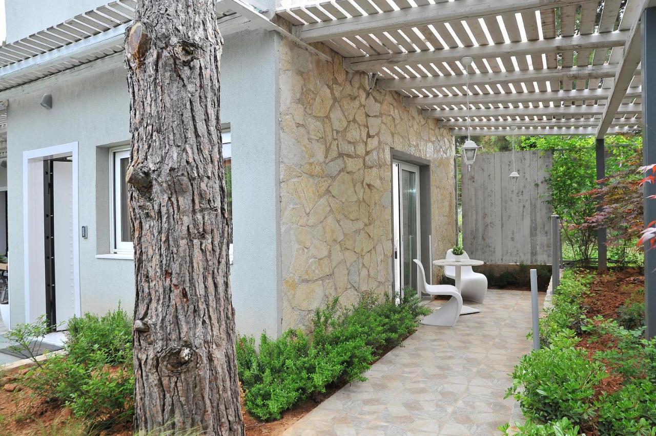 Alekos Luxury Suites Free 24H Transportation From - To Airport Loútsa Exterior foto