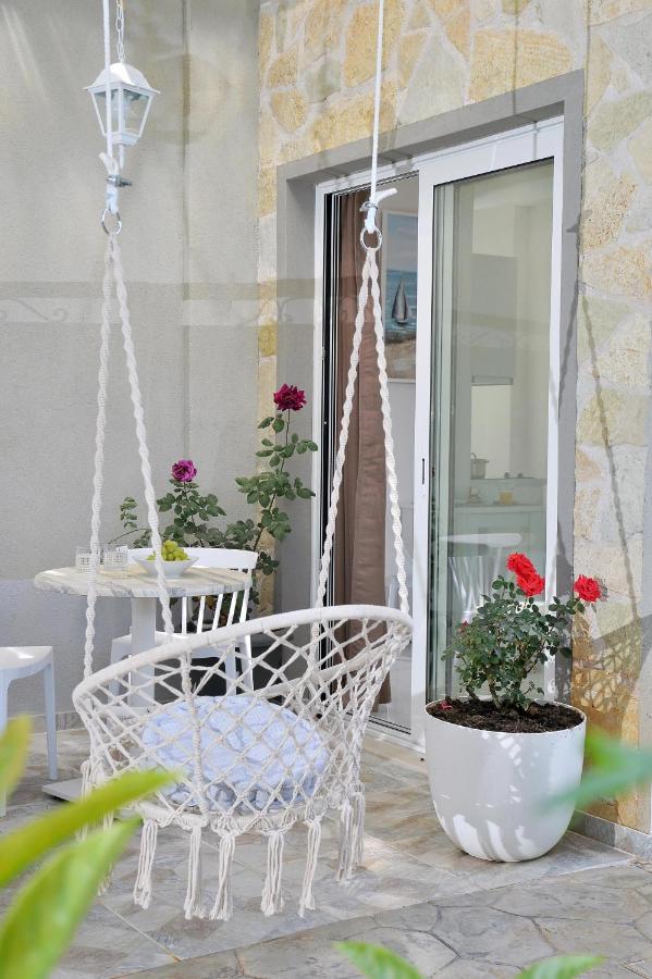 Alekos Luxury Suites Free 24H Transportation From - To Airport Loútsa Exterior foto