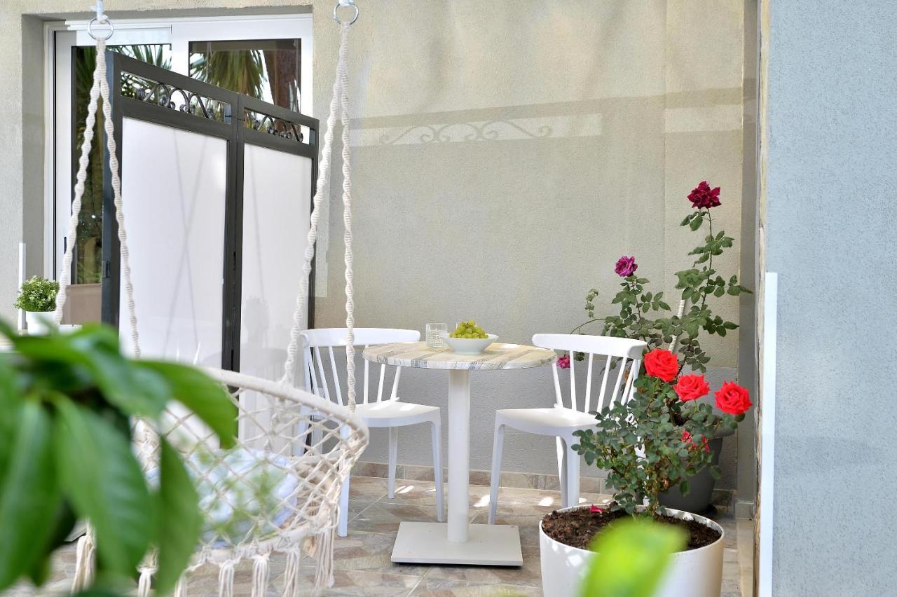 Alekos Luxury Suites Free 24H Transportation From - To Airport Loútsa Exterior foto